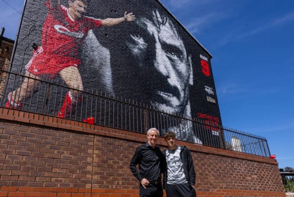 LIVERPOOL, ENGLAND - Thursday, May 19, 2022: Former Liverpool player Ian Rush poses with his nephew and current Liverpool player Owen Beck in front of a mural of himself on the side of a house on Anfield Road next to the club's stadium. Ian Rush was the club's leading goal-scorer and played 660 games scoring 346 goals as well as winning 73 international caps for Wales. (Pic by David Rawcliffe/Propaganda)
