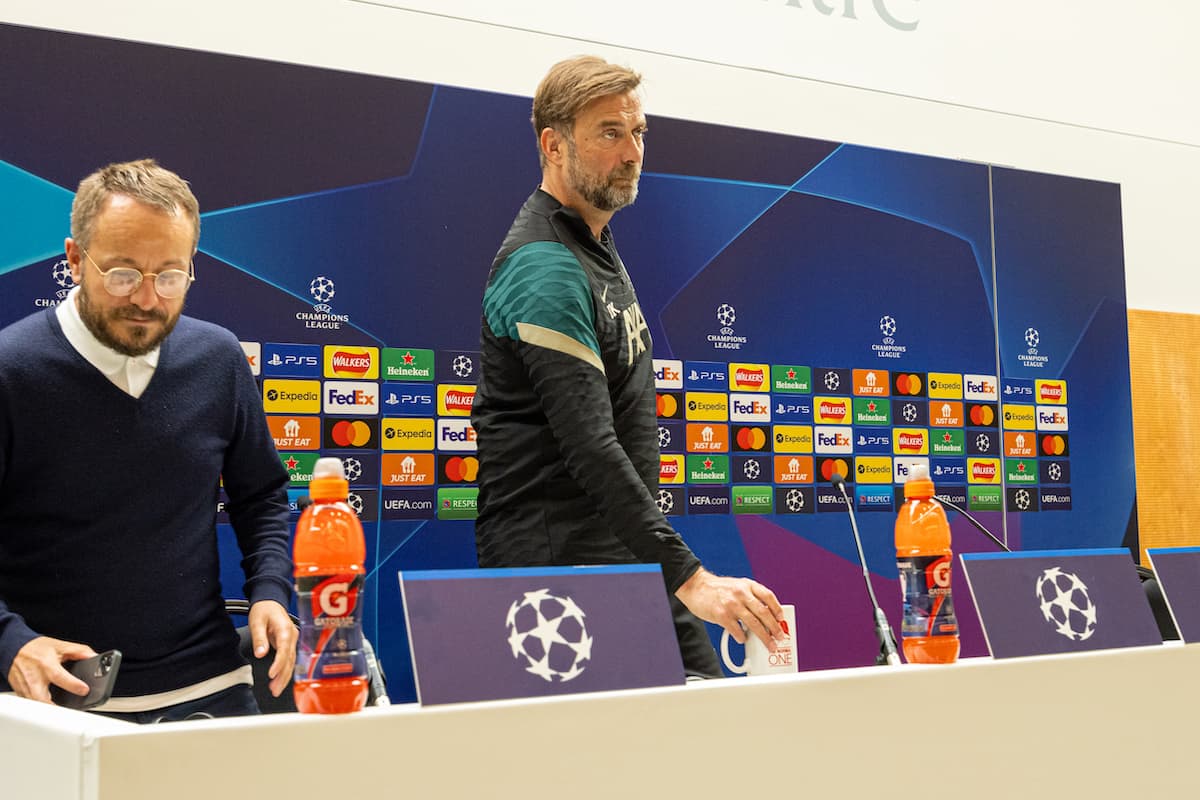 LIVERPOOL, ENGLAND - Wednesday, May 25, 2022: Liverpool's manager Jürgen Klopp arrives for a press conference at the AXA Training Centre ahead of the UEFA Champions League Final game between Liverpool FC and Real Madrid CF. (Pic by David Rawcliffe/Propaganda)
