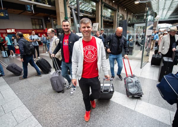 PARIS, FRANCE - Friday, May 27, 2022: Liverpool supporters arrive at Gare du Nord train station in Paris ahead of the UEFA Champions League Final game between Liverpool FC and Real Madrid CF. (Photo by Propaganda)