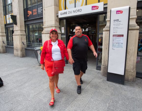 PARIS, FRANCE - Friday, May 27, 2022: Liverpool supporters arrive at Gare du Nord train station in Paris ahead of the UEFA Champions League Final game between Liverpool FC and Real Madrid CF. (Photo by Propaganda)