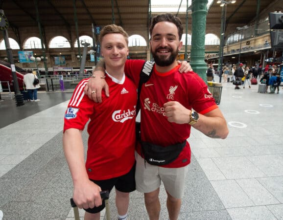 PARIS, FRANCE - Friday, May 27, 2022: Liverpool supporters arrive at Gare du Nord train station in Paris ahead of the UEFA Champions League Final game between Liverpool FC and Real Madrid CF. (Photo by Propaganda)