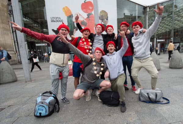 PARIS, FRANCE - Friday, May 27, 2022: Liverpool supporters arrive in Paris ahead of the UEFA Champions League Final game between Liverpool FC and Real Madrid CF. (Photo by Propaganda)