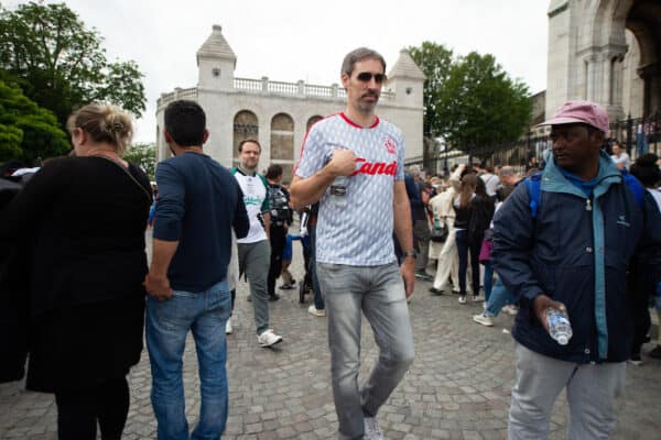 PARIS, FRANCE - Friday, May 27, 2022: Liverpool supporters arrive in Paris ahead of the UEFA Champions League Final game between Liverpool FC and Real Madrid CF. (Photo by Propaganda)