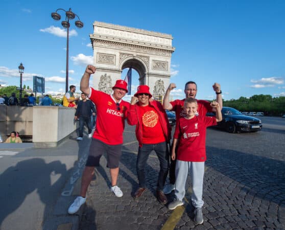 PARIS, FRANCE - Friday, May 27, 2022: Liverpool supporters at the Arc de Triomphe in Paris ahead of the UEFA Champions League Final game between Liverpool FC and Real Madrid CF. (Photo by Propaganda)