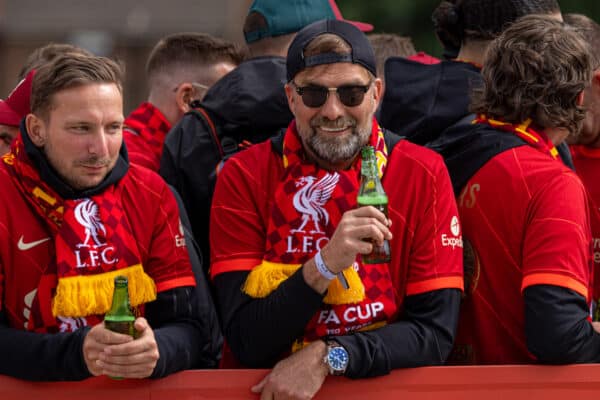 LIVERPOOL, ENGLAND - Sunday, May 29, 2022: Liverpool's manager Jürgen Klopp (R) and first-team development coach Pepijn Lijnders with bottles of Carlsberg during an open top bus parade around the city after the club won the Cup Double, the FA Cup and the Football League Cup. (Photo by David Rawcliffe/Propaganda)