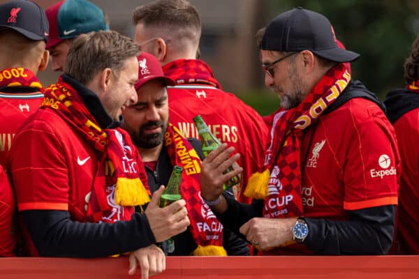 LIVERPOOL, ENGLAND - Sunday, May 29, 2022: Liverpool's manager Jürgen Klopp with a bottle of Carlsberg during an open top bus parade around the city after the club won the Cup Double, the FA Cup and the Football League Cup. (Photo by David Rawcliffe/Propaganda)