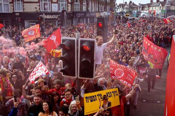 LIVERPOOL, ENGLAND - Sunday, May 29, 2022: Liverpool supporters await the start of an open top bus parade around the city after the club won the Cup Double, the FA Cup and the Football League Cup. (Photo by David Rawcliffe/Propaganda)