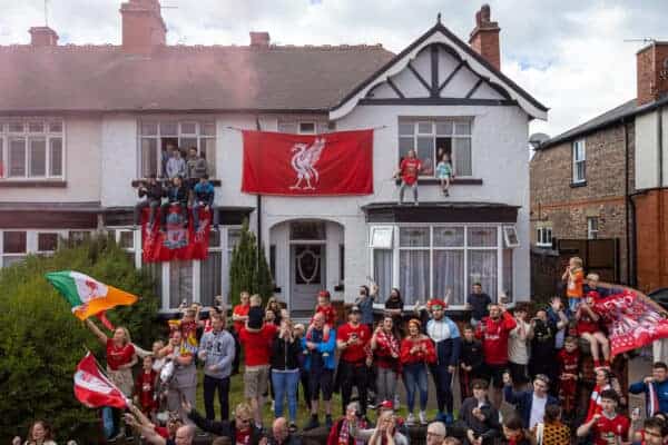 LIVERPOOL, ENGLAND - Sunday, May 29, 2022: Liverpool supporters await the start of an open top bus parade around the city after the club won the Cup Double, the FA Cup and the Football League Cup. (Photo by David Rawcliffe/Propaganda)