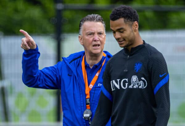 ZEIST, NETHERLANDS - Monday, June 13, 2022: Netherlands' head coach Louis Van Gaal (L) and Cody Gakpo during a training session at the KNVB Campus ahead of the UEFA Nations League Group A4 game between the Netherlands and Wales. (Photo by David Rawcliffe/Propaganda)