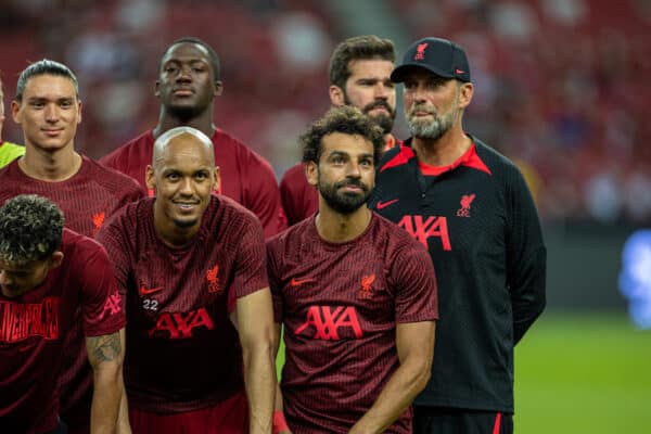 SINGAPORE - Friday, July 15, 2022: Liverpool's Mohamed Salah and manager Jürgen Klopp during the Standard Chartered Singapore Trophy pre-season friendly match between Liverpool FC and Crystal Palace FC at the Singapore National Stadium. Liverpool won 2-0. (Pic by David Rawcliffe/Propaganda)