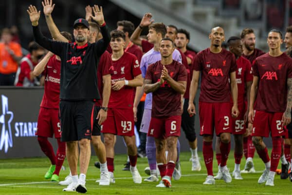 SINGAPORE - Friday, July 15, 2022: Liverpool's manager Jürgen Klopp waves to supporters as the team walk a lap of honour after the Standard Chartered Singapore Trophy pre-season friendly match between Liverpool FC and Crystal Palace FC at the Singapore National Stadium. Liverpool won 2-0. (Pic by David Rawcliffe/Propaganda)