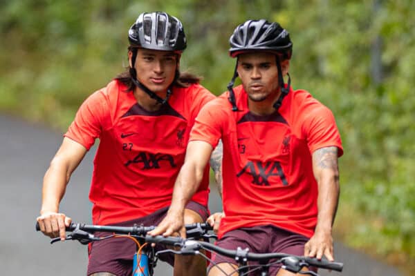 SAALFELDEN, AUSTRIA - Tuesday, July 26, 2022: Liverpool's (L-R) Darwin Núñez, Luis Díaz and Fabio Henrique Tavares 'Fabinho' arrives on a bicycle before a training session at during the club's pre-season training camp in Austria. (Pic by David Rawcliffe/Propaganda)