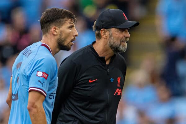 LEICESTER, ENGLAND - Saturday, July 30, 2022: Liverpool's manager Jürgen Klopp (R) and Manchester City's Rúben Dias look at the VAR screen during the FA Community Shield friendly match between Liverpool FC and Manchester City FC at the King Power Stadium. Liverpool won 3-1. (Pic by David Rawcliffe/Propaganda)