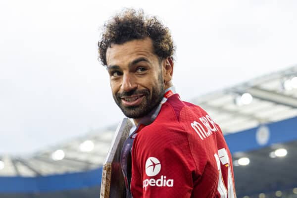 LEICESTER, ENGLAND - Saturday, July 30, 2022: Liverpool's Mohamed Salah celebrates with the trophy after the FA Community Shield friendly match between Liverpool FC and Manchester City FC at the King Power Stadium. Liverpool won 3-1. (Pic by David Rawcliffe/Propaganda)