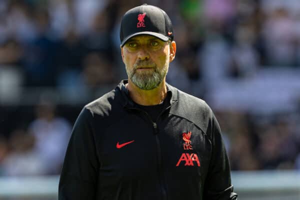 LONDON, ENGLAND - Saturday, August 6, 2022: Liverpool's manager Jürgen Klopp before the FA Premier League match between Fulham FC and Liverpool FC at Craven Cottage. The game ended in a 2-2 draw. (Pic by David Rawcliffe/Propaganda)