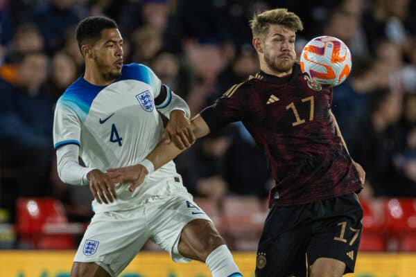 SHEFFIELD, ENGLAND - Tuesday, September 27, 2022: Germany's Jan Thielmann (R) icb England's Levi Colwill during the International friendly between England Under-21’s and Germany Under-21’s at Bramall Lane. (Photo by David Rawcliffe/Propaganda)