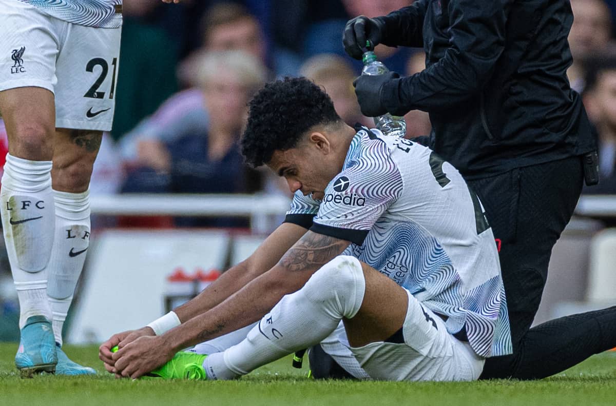 LONDON, ENGLAND - Sunday, October 9, 2022: Liverpool's Luis Díaz goes down injured during the FA Premier League match between Arsenal FC and Liverpool FC at the Emirates Stadium. (Pic by David Rawcliffe/Propaganda)