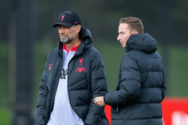 LIVERPOOL, ENGLAND - Tuesday, October 11, 2022: Liverpool's manager Jürgen Klopp (L) and assistant manager Pepijn Lijnders during a training session at the AXA Training Centre ahead of the UEFA Champions League Group A matchday 4 game between Glasgow Rangers FC and Liverpool FC. (Pic by Jessica Hornby/Propaganda)