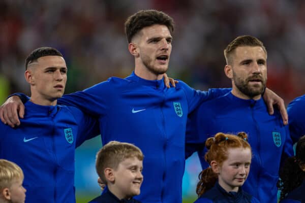 DOHA, QATAR - Tuesday, November 29, 2022: England's Declan Rice sings the national anthem during the FIFA World Cup Qatar 2022 Group B match between Wales and England at the Ahmad Bin Ali Stadium. England won 3-0. (Pic by David Rawcliffe/Propaganda)