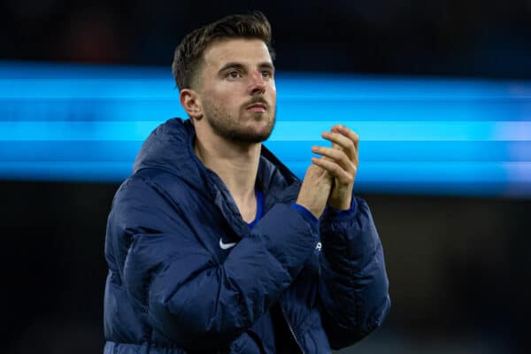 MANCHESTER, ENGLAND - Sunday, January 8, 2023: Chelsea's Mason Mount applauds the supporters after the FA Cup 3rd Round match between Manchester City FC and Chelsea FC at the City of Manchester Stadium. Manchester City won 4-0. (Pic by David Rawcliffe/Propaganda)