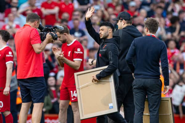 LIVERPOOL, ENGLAND - Saturday, May 20, 2023: Liverpool's Alex Oxlade-Chamberlain applauds the supporters as he is given a guard of honour after the FA Premier League match between Liverpool FC and Aston Villa FC at Anfield. (Pic by David Rawcliffe/Propaganda)