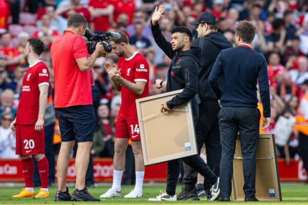 LIVERPOOL, ENGLAND - Saturday, May 20, 2023: Liverpool's Alex Oxlade-Chamberlain applauds the supporters as he is given a guard of honour after the FA Premier League match between Liverpool FC and Aston Villa FC at Anfield. (Pic by David Rawcliffe/Propaganda)