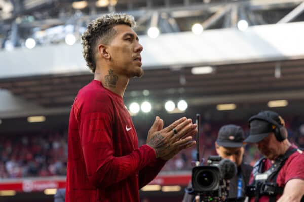 LIVERPOOL, ENGLAND – Samstag, 20. Mai 2023: Liverpools Roberto Firmino verabschiedete sich emotional von den Fans nach dem Premier-League-Spiel zwischen Liverpool und Aston Villa an der Anfield Road.  (Bild von David Rawcliffe/Propaganda)