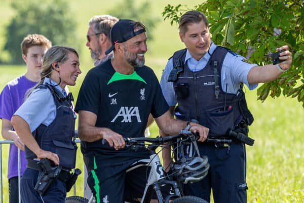 DONESCHINGEN, GERMANY - Tuesday, July 18, 2023: Liverpool's manager Jürgen Klopp stops of a selfie with German police officers on his way to a training session during a pre-season training camp in Germany. (Pic by David Rawcliffe/Propaganda)