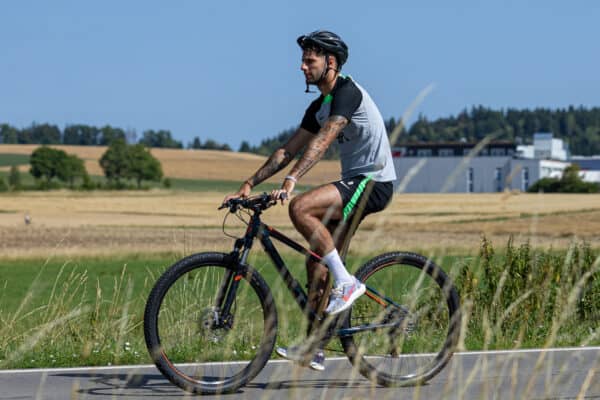 DONESCHINGEN, GERMANY - Tuesday, July 18, 2023: Liverpool's Dominik Szoboszlai rides to a training session on a bike during a pre-season training camp in Germany. (Pic by David Rawcliffe/Propaganda)