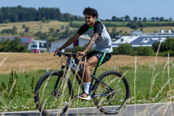 DONESCHINGEN, GERMANY - Tuesday, July 18, 2023: Liverpool's Luis Díaz rides to a training session on a bike during a pre-season training camp in Germany. (Pic by David Rawcliffe/Propaganda)