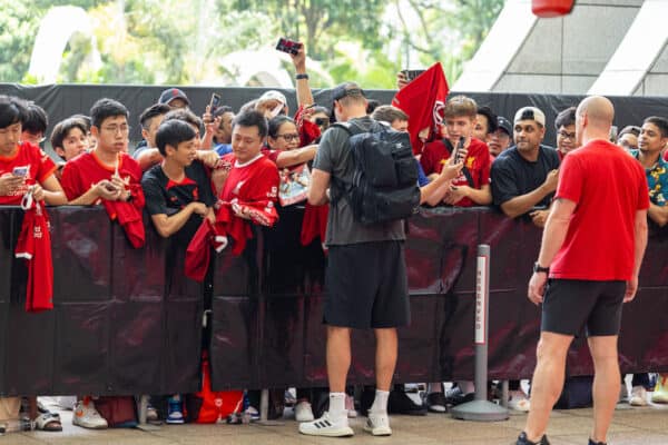 SINGAPORE - Friday, July 28, 2023: Liverpool's manager Jürgen Klopp signs autographs for supporters as the team arrive at the Ritz-Carlton Hotel in Singapore ahead of the Singapore Festival of Football pre-season tournament. (Pic by David Rawcliffe/Propaganda)