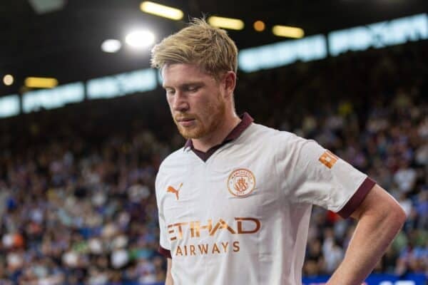 BURNLEY, ENGLAND - Friday, August 11, 2023: Manchester City's Kevin De Bruyne goes off with an injury during the FA Premier League match between Burnley FC and Manchester City FC at Turf Moor. Man City won 3-0. (Pic by David Rawcliffe/Propaganda)
