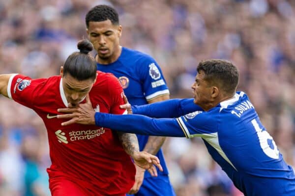 LONDON, ENGLAND - Sunday, August 13, 2023: Liverpool's Darwin Núñez (L) is challenged by Chelsea's Thiago Silva during the FA Premier League match between Chelsea FC and Liverpool FC at Stamford Bridge. The game ended in a 1-1 draw. (Pic by David Rawcliffe/Propaganda)