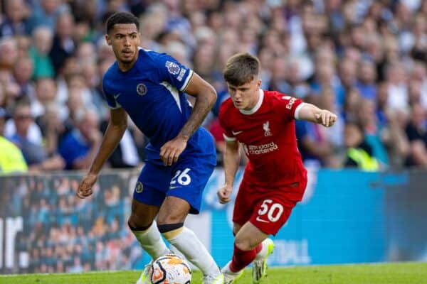 LONDON, ENGLAND - Sunday, August 13, 2023: Chelsea's Levi Colwill (L) and Liverpool's Ben Doak during the FA Premier League match between Chelsea FC and Liverpool FC at Stamford Bridge. The game ended in a 1-1 draw. (Pic by David Rawcliffe/Propaganda)