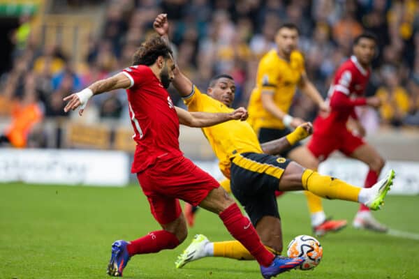 WOLVERHAMPTON, ENGLAND - Saturday, September 16, 2023: Liverpool's Mohamed Salah crosses the ball to assist the equalising goal during the FA Premier League match between Wolverhampton Wanderers FC and Liverpool FC at Molineux Stadium. Liverpool won 3-1. (Pic by David Rawcliffe/Propaganda)