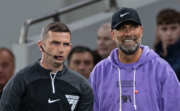 LONDON, ENGLAND - Saturday, September 30, 2023: Liverpool's manager Jürgen Klopp (R) speaks with fourth official referee Michael Oliver during the FA Premier League match between Tottenham Hotspur FC and Liverpool FC at the Tottenham Hotspur Stadium. (Pic by David Rawcliffe/Propaganda)