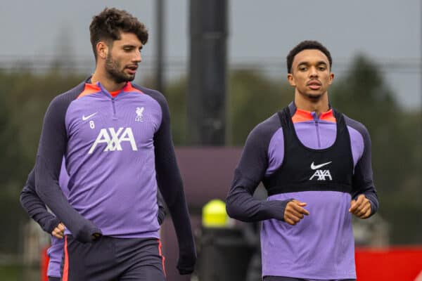 LIVERPOOL, ENGLAND – Mittwoch, 4. Oktober 2023: Liverpools Dominik Szoboszlai (L) und Trent Alexander-Arnold während einer Trainingseinheit im AXA Training Center vor dem UEFA Europa League-Gruppe-E-Spiel zwischen Liverpool FC und Union SG.  (Bild von David Rawcliffe/Propaganda)