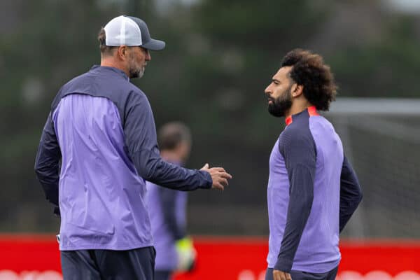 LIVERPOOL, ENGLAND - Wednesday, October 4, 2023: Liverpool's manager Jürgen Klopp (L) speaks with Mohamed Salah during a training session at the AXA Training Centre ahead of the UEFA Europa League Group E match between Liverpool FC and Union SG. (Pic by David Rawcliffe/Propaganda)