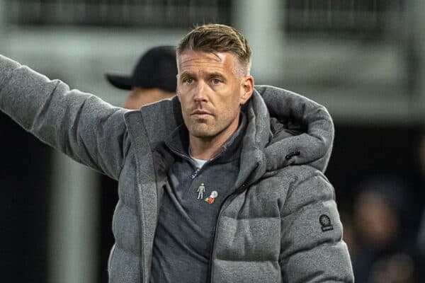 LUTON, ENGLAND - Sunday, November 5, 2023: Luton Town's manager Rob Edwards during the FA Premier League match between Luton Town FC and Liverpool FC at Kenilworth Road. The game ended in a 1-1 draw. (Photo by David Rawcliffe/Propaganda)