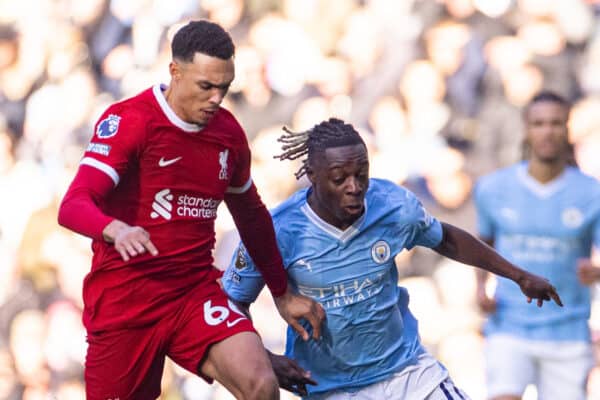 MANCHESTER, ENGLAND - Saturday, November 25, 2023: Liverpool's Trent Alexander-Arnold (L) and Manchester City's Jérémy Doku during the FA Premier League match between Manchester City FC and Liverpool FC at the City of Manchester Stadium. The game ended in a 1-1 draw. (Photo by David Rawcliffe/Propaganda)