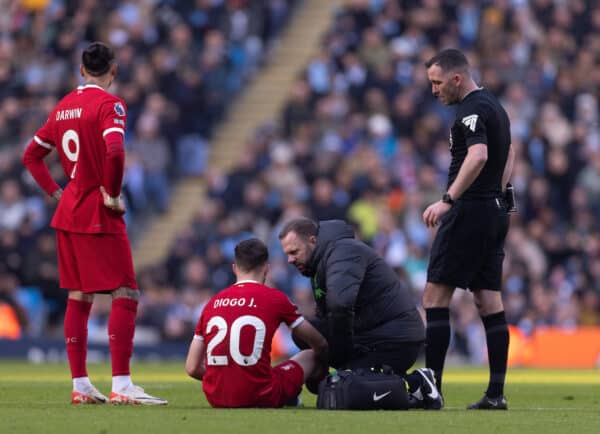 MANCHESTER, ENGLAND - Saturday, November 25, 2023: Liverpool's Diogo Jota is treated for an injury during the FA Premier League match between Manchester City FC and Liverpool FC at the City of Manchester Stadium. (Photo by David Rawcliffe/Propaganda)