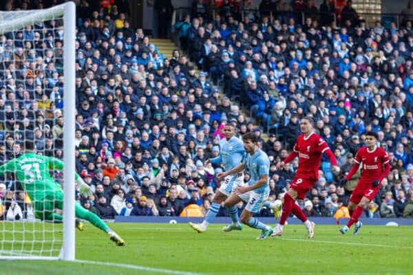 MANCHESTER, ENGLAND - Saturday, November 25, 2023: Liverpool's Darwin Núñez sees his shot saved by Manchester City's goalkeeper Ederson Santana de Moraes during the FA Premier League match between Manchester City FC and Liverpool FC at the City of Manchester Stadium. (Photo by David Rawcliffe/Propaganda)