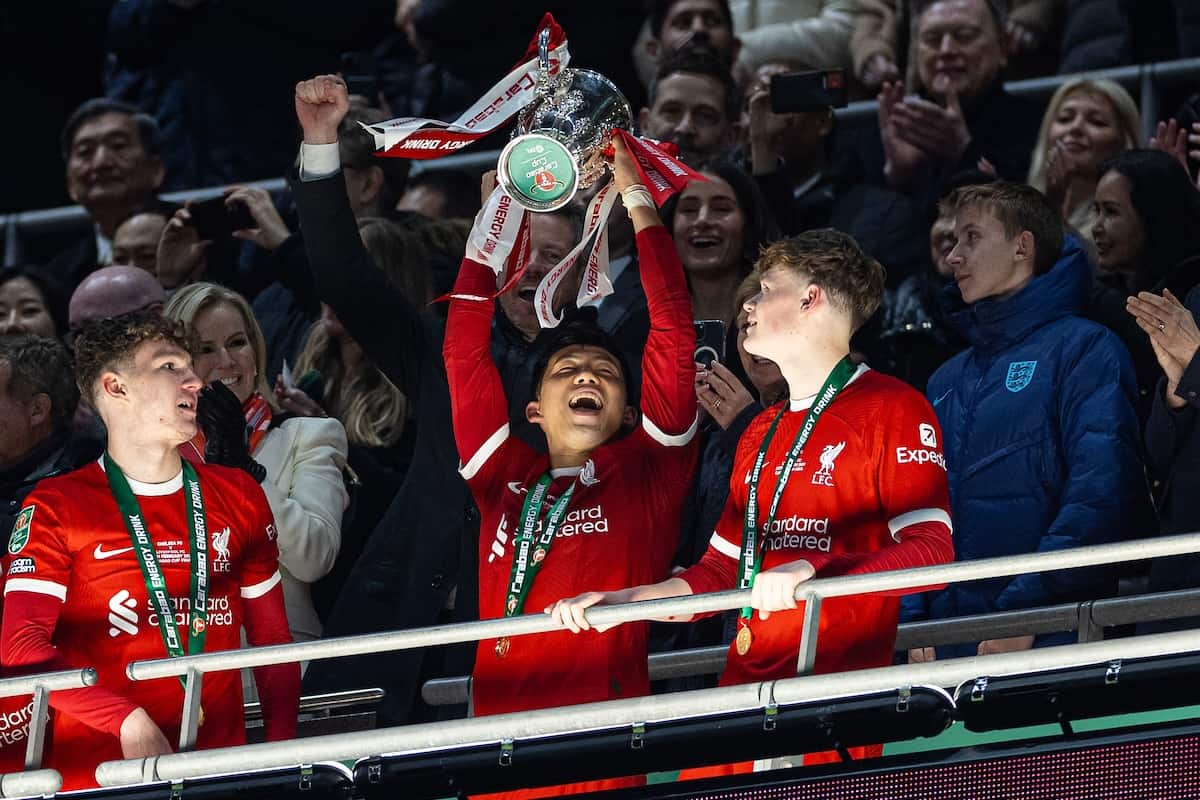 LONDON, ENGLAND - Sunday, February 25, 2024: Liverpool's Wataru Endo lifts the trophy after the Football League Cup Final match between Chelsea FC and Liverpool FC at Wembley Stadium. Liverpool won 1-0 after extra-time. (Photo by David Rawcliffe/Propaganda)