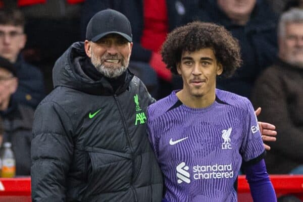 NOTTINGHAM, ENGLAND - Saturday, March 2, 2024: Liverpool's manager Jürgen Klopp brings on substitute Jayden Danns during the FA Premier League match between Nottingham Forest FC and Liverpool FC at the City Ground. Liverpool won 1-0. (Photo by David Rawcliffe/Propaganda)