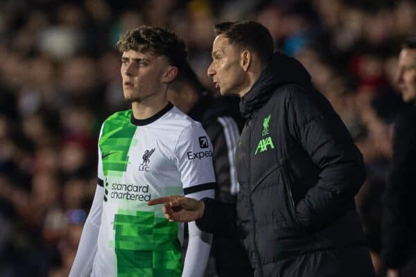 PRAGUE, CZECH REPUBLIC - Thursday, March 7, 2024: Liverpool's first-team development coach Pepijn Lijnders (R) gives instructions ot substitute Bobby Clark during the UEFA Europa League Round of 16 1st Leg match between AC Sparta Praha and Liverpool FC at Stadion Letná. (Photo by David Rawcliffe/Propaganda)