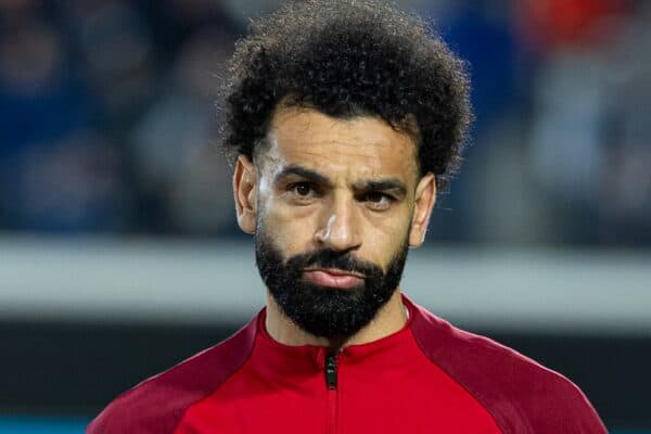 BERGAMO, ITALY - Thursday, April 18, 2024: Liverpool;s Mohamed Salah lines-up before the UEFA Europa League Quarter-Final 2nd Leg match between BC Atalanta and Liverpool FC at the Stadio Atleti Azzurri d'Italia. Liverpool won 1-0 but Atalanta progress 3-1 on aggregate. (Photo by David Rawcliffe/Propaganda)