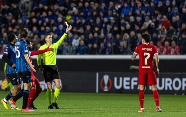 BERGAMO, ITALY - Thursday, April 18, 2024: Liverpool's Luis Díaz is shown a yellow card by referee François Letexier during the UEFA Europa League Quarter-Final 2nd Leg match between BC Atalanta and Liverpool FC at the Stadio Atleti Azzurri d'Italia. Liverpool won 1-0 but Atalanta progress 3-1 on aggregate. (Photo by David Rawcliffe/Propaganda)