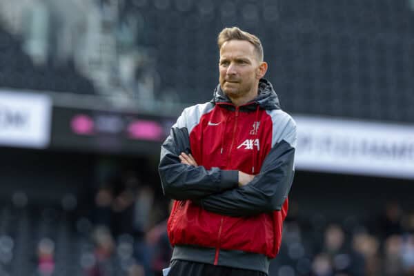 LONDON, ENGLAND - Sunday, April 21, 2024: Liverpool's first-team development coach Pepijn Lijnders during the pre-match warm-up before the FA Premier League match between Fulham FC and Liverpool FC at Craven Cottage. Liverpool won 3-1. (Photo by David Rawcliffe/Propaganda)