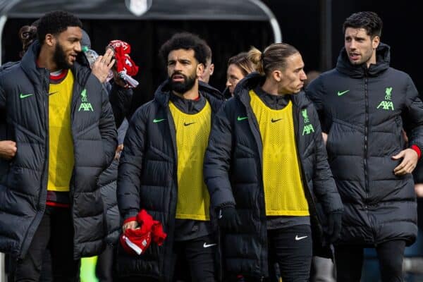 LONDON, ENGLAND - Sunday, April 21, 2024: Liverpool's substitutes Joe Gomez, Mohamed Salah, Kostas Tsimikas and Dominik Szoboszlai walk across the pitch before the FA Premier League match between Fulham FC and Liverpool FC at Craven Cottage. Liverpool won 3-1. (Photo by David Rawcliffe/Propaganda)