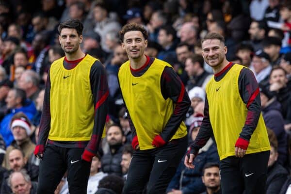 LONDON, ENGLAND - Sunday, April 21, 2024: Liverpool substitutes Dominik Szoboszlai, Curtis Jones and Alexis Mac Allister warm-up during the FA Premier League match between Fulham FC and Liverpool FC at Craven Cottage. Liverpool won 3-1. (Photo by David Rawcliffe/Propaganda)